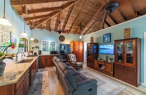 West End House | Combined 3 Bedroom Retreat in the Heart of West End, Roatan