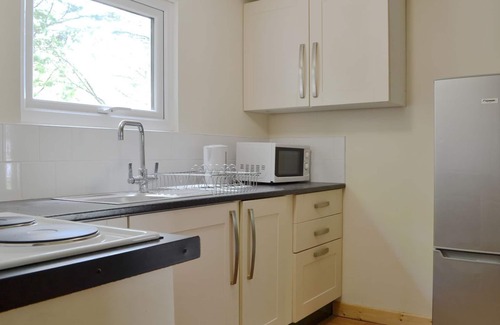Mawr Cottage | Come and explore the Gower Peninsula, Glamorganshire and Pembrokeshire from this lovely property.