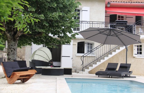 Boutiers-Saint-Trojan Villa | Come cocooning and enjoy the pool and hottub together, near the golf of Cognac!