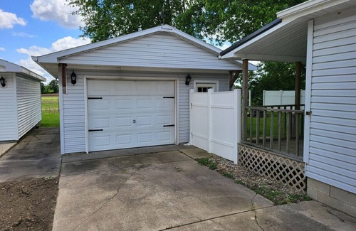 Mattoon House | Come Escape to Paradise on the Lake