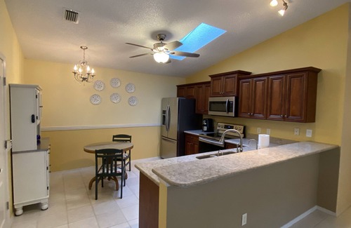 Villa Alexandria Villa | Come Play in this Beautiful 2/2 Villa! Great Location & Wi-Fi included!