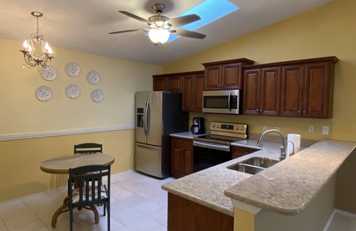 Villa Alexandria Villa | Come Play in this Beautiful 2/2 Villa! Great Location & Wi-Fi included!