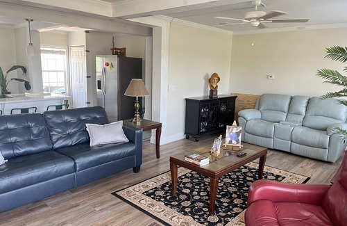 Fountain House | Come Stay At the Blue House! Entire Home In The Country With Lots Of Space