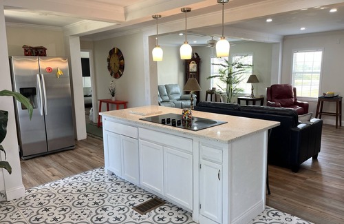 Fountain House | Come Stay At the Blue House! Entire Home In The Country With Lots Of Space