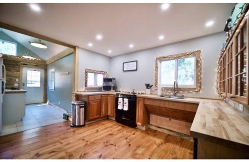 Sheffield House | COME STAY AT THE SHEFFIELD CHALET!