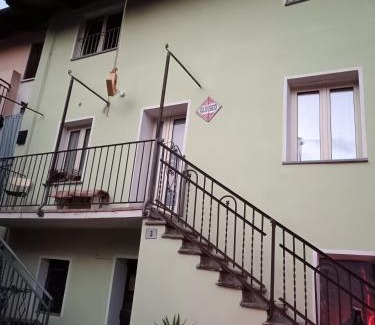 Pinasca House | Come una barca nel bosco