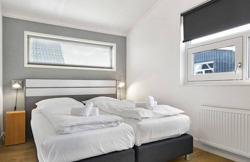Terherne House | Comfort 4-6-person bungalow in the holiday park Landal Oan 'e Poel