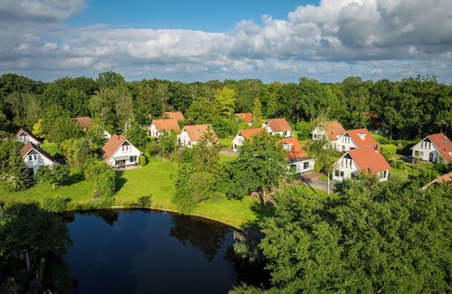 Enter House | Comfort 4-6-person bungalow in the holiday park Landal Landgoed De Elsgraven