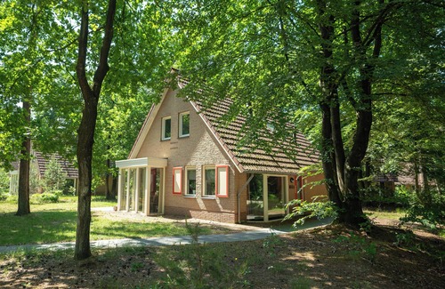 't Loo House | Comfort 4-person baby bungalow in the holiday park Landal Landgoed 't Loo