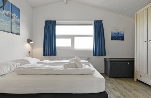 Terherne House | Comfort 4-person bungalow in the holiday park Landal Oan 'e Poel