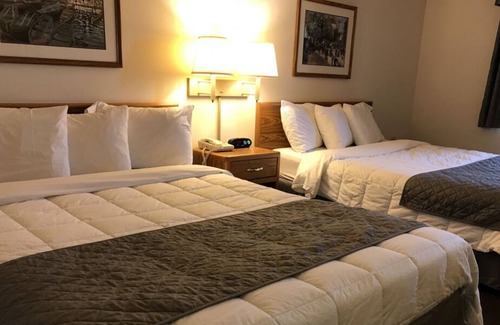 Thorp House | Comfort and Convenience! 4 Convenient Units, Free Breakfast, Pet-Friendly