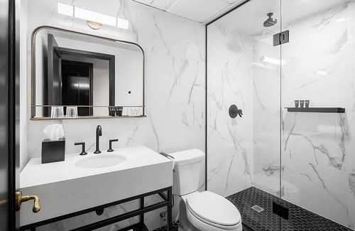Riverside Hotel | Comfort and Convenience! On-Site Bar, Pet-Friendly, Near Distillery District