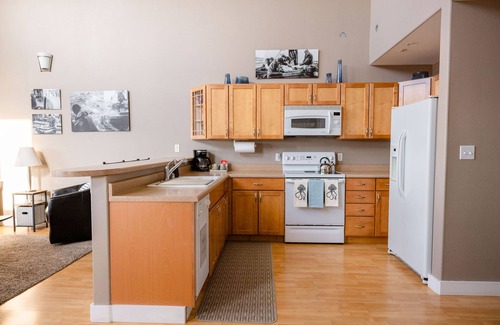 Sitka Condo | Comfort and Convenience in Downtown Sitka - Suite B