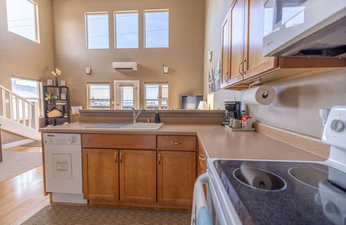 Sitka Condo | Comfort and Convenience in Downtown Sitka - Suite B