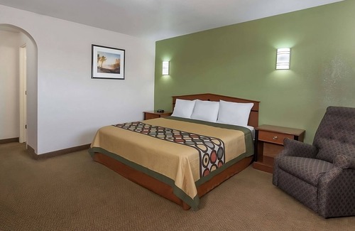 Austin Ave. Resort | Comfort and Convenience in Knights Inn Franklin Ave Waco! Free Onsite Parking