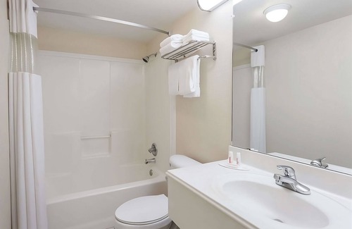 Austin Ave. Resort | Comfort and Convenience in Knights Inn Franklin Ave Waco! Free Onsite Parking