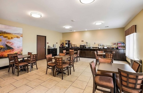 Saint Landry House | Comfort and Convenience at Knights Inn Bunkie! Free Parking, Free Breakfast