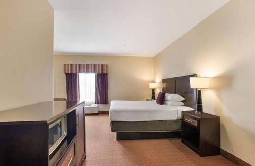 Saint Landry House | Comfort and Convenience at Knights Inn Bunkie! Free Parking, Free Breakfast