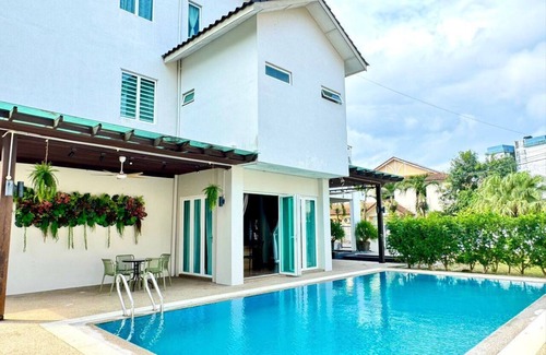 Kampung Alor Akar House | Comfort and Luxury House