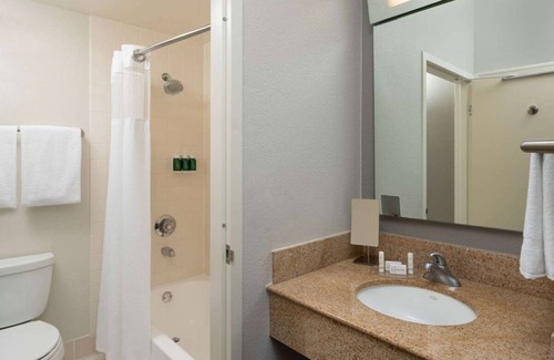 Miami Lakes Resort | Comfort and Relaxation! with Outdoor Pool, Close to Spanish Lake Park