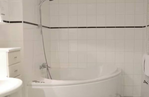 Velsen-Zuid House | Comfort and Serenity Await with Free Parking, Beautiful Views, & On-Site Dining
