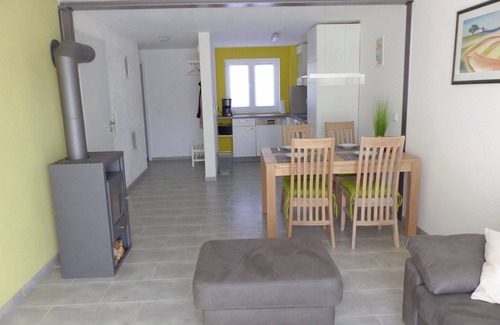 Bad Windsheim Apartment | Comfort apartment, terrace, quiet location, close to the center, Ferienwohnungen Flora