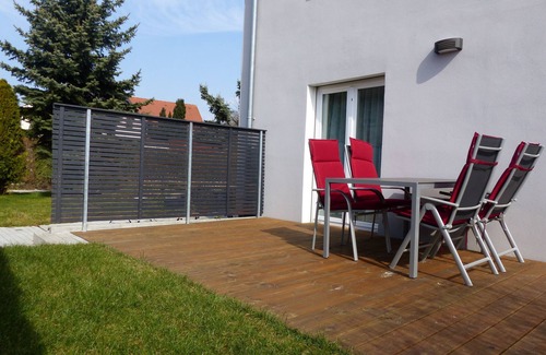 Bad Windsheim Apartment | Comfort apartment, terrace, quiet location, close to the center, Ferienwohnungen Flora