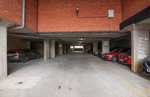 George Green Apartment | Comfort & Convenience near Heathrow | Free Parking