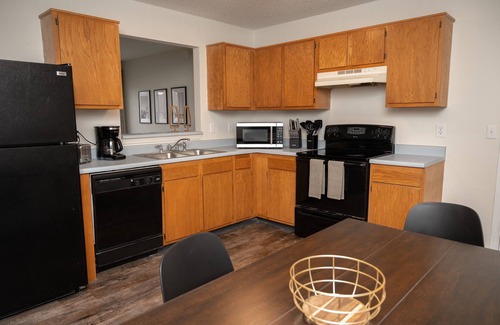 Kokomo House | Comfort & Cozy 3BED 2 BATH in a Quiet Neighborhood - Kid Friendly