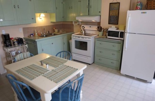 Damariscotta Apartment | Comfort Found Literary Lodging