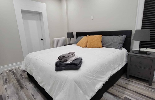 Niagara Falls House | Comfort, Fun and Falls! 4 min walk to the Strip!