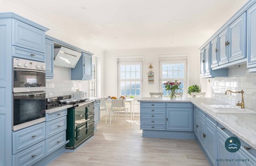 Weymouth House | Comfort Hill - Luxury, hot tub, sea views