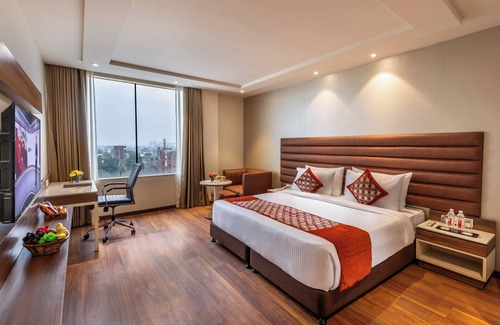 Ranjit Avenue Hotel | Comfort Inn Alstonia