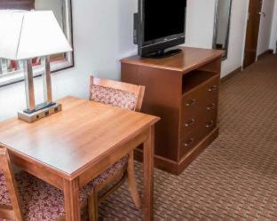 Eagle Creek Hotel | Comfort Inn Hebron-Lowell Area