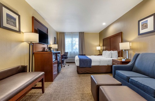 Woodlands Village Hotel | Comfort Inn I-17 And I-40