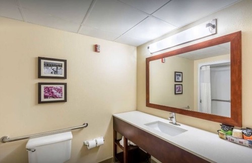 Executive Park Hotel | Comfort Inn NBA AllStar Hotel near light Rail to downtown