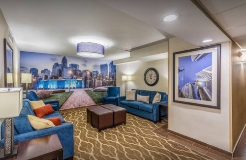 Executive Park Hotel | Comfort Inn NBA AllStar Hotel near light Rail to downtown