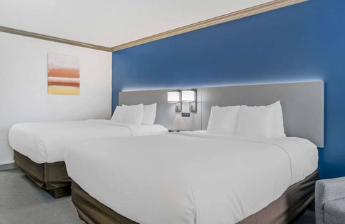 Plainwell Hotel | Comfort Inn Plainwell