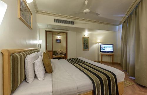 Navrangpura Hotel | Comfort Inn President Near Ahmedabad Junction Station