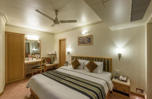 Navrangpura Hotel | Comfort Inn President Near Ahmedabad Junction Station