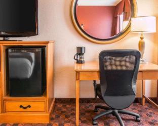 Mount Pleasant Hotel | Comfort Inn & Suites and Conference Center