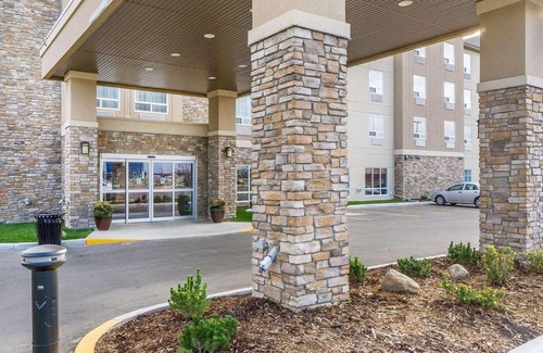Nisku Hotel | Comfort Inn & Suites Edmonton International Airport