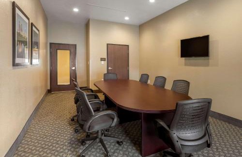Euless Hotel | Comfort Inn & Suites Euless DFW West