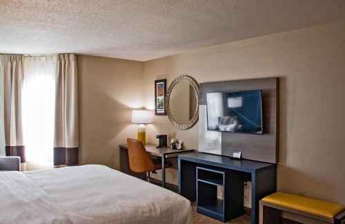 Geneva Hotel | Comfort Inn & Suites Geneva- West Chicago