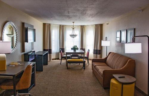 Geneva Hotel | Comfort Inn & Suites Geneva- West Chicago
