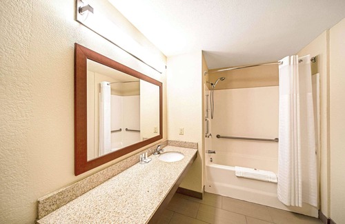 Independence Hotel | Comfort Inn & Suites Independence