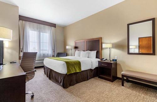 Eagle Pass Hotel | Comfort Inn & Suites Lakeside