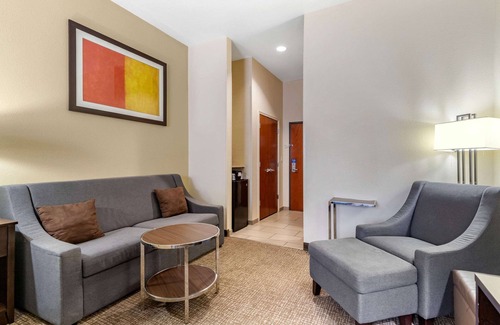 Eagle Pass Hotel | Comfort Inn & Suites Lakeside