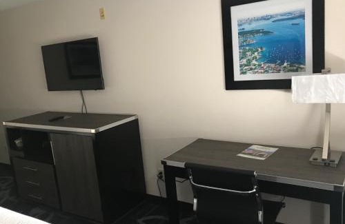 Bayberry Hotel | Comfort Inn & Suites Liverpool - Syracuse