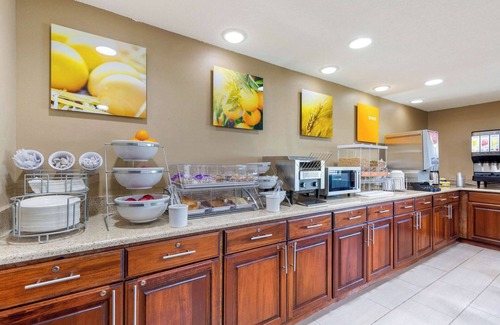 Milford Hotel | Comfort Inn & Suites Milford